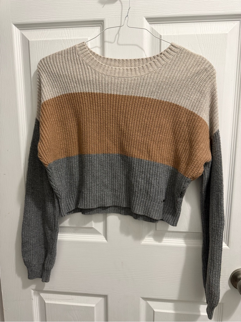 Hollister Beige Tan Gray Colorblock Cropped Crew Sweater
